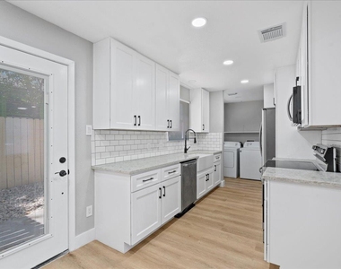 3107 E 13th St - Photo Thumbnail 8
