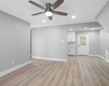 3107 E 13th St - Photo Thumbnail 44