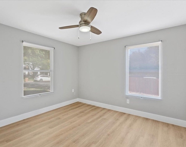 3107 E 13th St - Photo Thumbnail 11