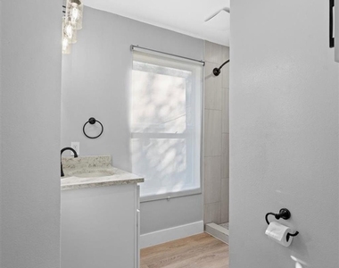 3107 E 13th St - Photo Thumbnail 34