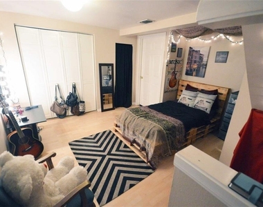 907 E 38th St - Photo Thumbnail 8
