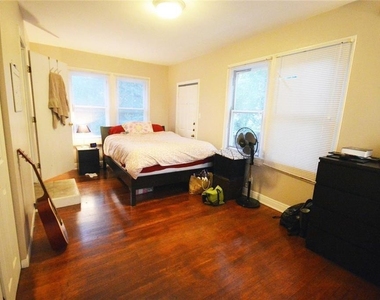 907 E 38th St - Photo Thumbnail 1