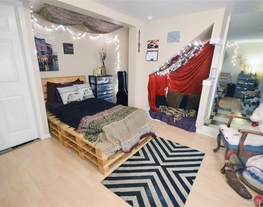 907 E 38th St - Photo Thumbnail 7
