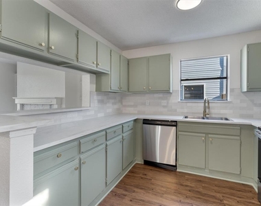 3001 W Slaughter Lane B Ln - Photo Thumbnail 13