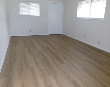 1708 Redd St - Photo Thumbnail 3