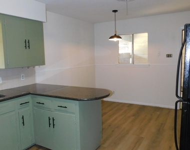 1708 Redd St - Photo Thumbnail 2