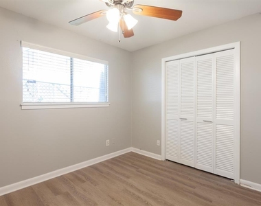 3405 Grooms St - Photo Thumbnail 2