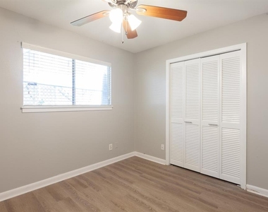 3407 Grooms St - Photo Thumbnail 5