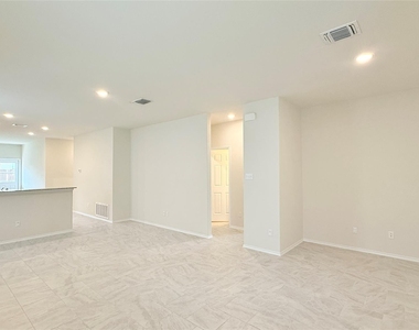 245 Janelle Ln - Photo Thumbnail 4