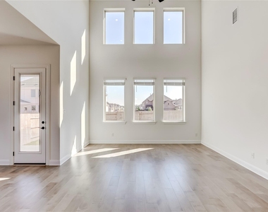 920 Old Garden Rd - Photo Thumbnail 6