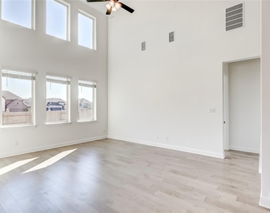 920 Old Garden Rd - Photo Thumbnail 7