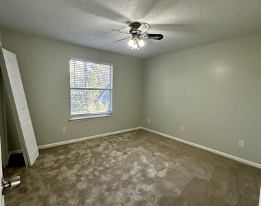 2367 Huckins Court - Photo Thumbnail 14