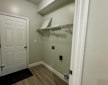 2367 Huckins Court - Photo Thumbnail 10