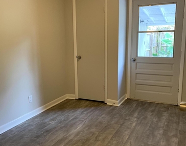 421 Parkwood Drive - Photo Thumbnail 16