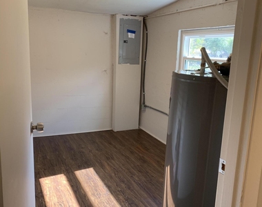 421 Parkwood Drive - Photo Thumbnail 20