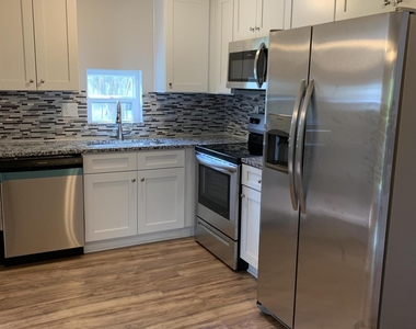 421 Parkwood Drive - Photo Thumbnail 4
