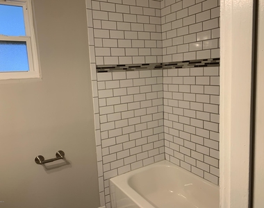 421 Parkwood Drive - Photo Thumbnail 13