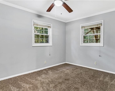 777 Jordan Lane - Photo Thumbnail 4