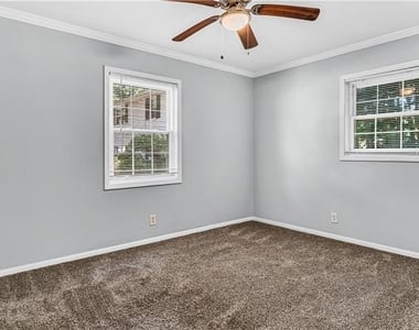 777 Jordan Lane - Photo Thumbnail 6