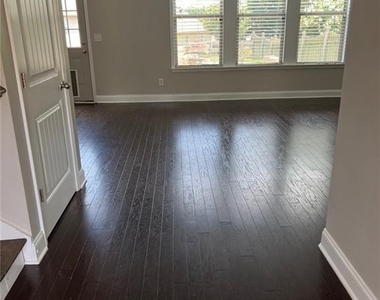 438 Fieldstone Lane - Photo Thumbnail 4