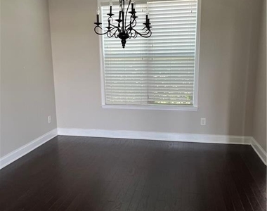 438 Fieldstone Lane - Photo Thumbnail 6