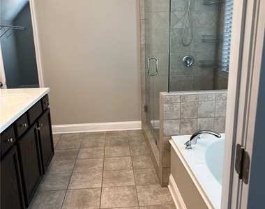 438 Fieldstone Lane - Photo Thumbnail 9