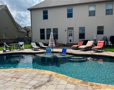 438 Fieldstone Lane - Photo Thumbnail 2