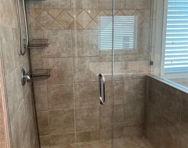 438 Fieldstone Lane - Photo Thumbnail 10