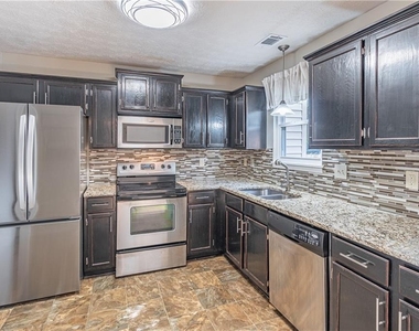3235 Cape Circle - Photo Thumbnail 9