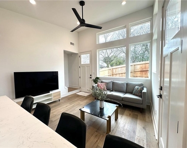 192 Claire Drive Se - Photo Thumbnail 4