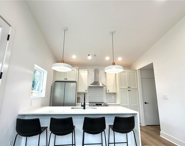 192 Claire Drive Se - Photo Thumbnail 6