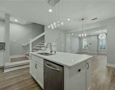 6146 Holly Park Lane Se - Photo Thumbnail 13