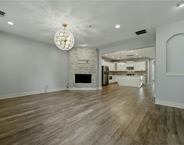 6146 Holly Park Lane Se - Photo Thumbnail 8