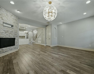 6146 Holly Park Lane Se - Photo Thumbnail 10