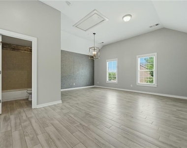 6146 Holly Park Lane Se - Photo Thumbnail 4