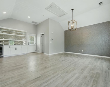 6146 Holly Park Lane Se - Photo Thumbnail 5