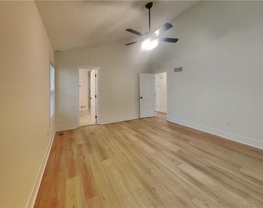 5072 Ravenwood Drive - Photo Thumbnail 6