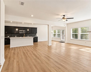 54 Mayfair Street - Photo Thumbnail 14