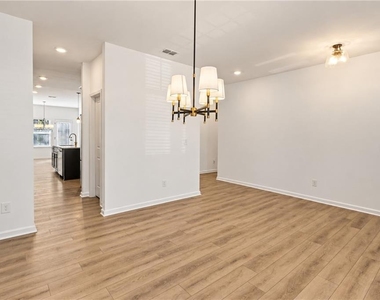 54 Mayfair Street - Photo Thumbnail 5
