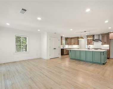 970 Pinedale Drive Se - Photo Thumbnail 4