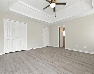 2079 Sugar Creek Falls Court Se - Photo Thumbnail 7
