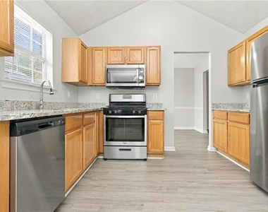 2079 Sugar Creek Falls Court Se - Photo Thumbnail 2