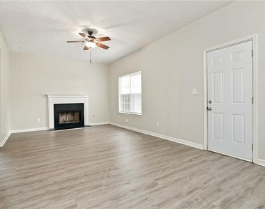 2079 Sugar Creek Falls Court Se - Photo Thumbnail 4