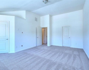 2658 Avanti Way - Photo Thumbnail 18
