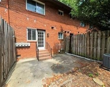 1600 Briarcliff - Photo Thumbnail 9