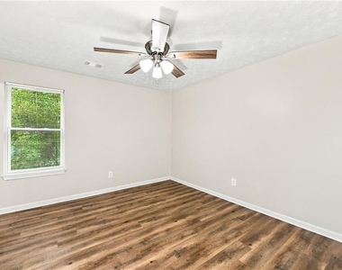 512 Chestnut Lane - Photo Thumbnail 8