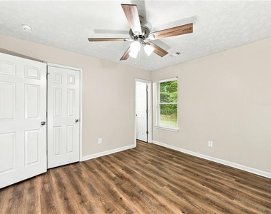 512 Chestnut Lane - Photo Thumbnail 7