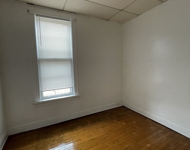 7216 S Emerald Avenue - Photo Thumbnail 8