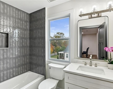 190 Adair Avenue Se - Photo Thumbnail 38