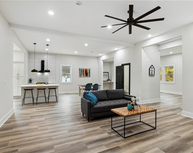 190 Adair Avenue Se - Photo Thumbnail 2